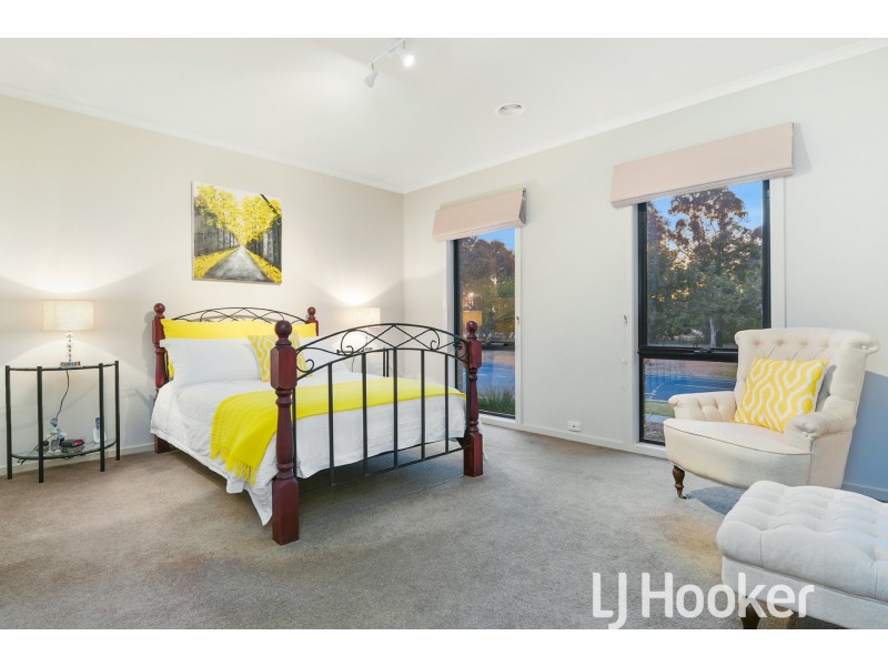 32 Bridgewater Boulevard, Berwick VIC 3806