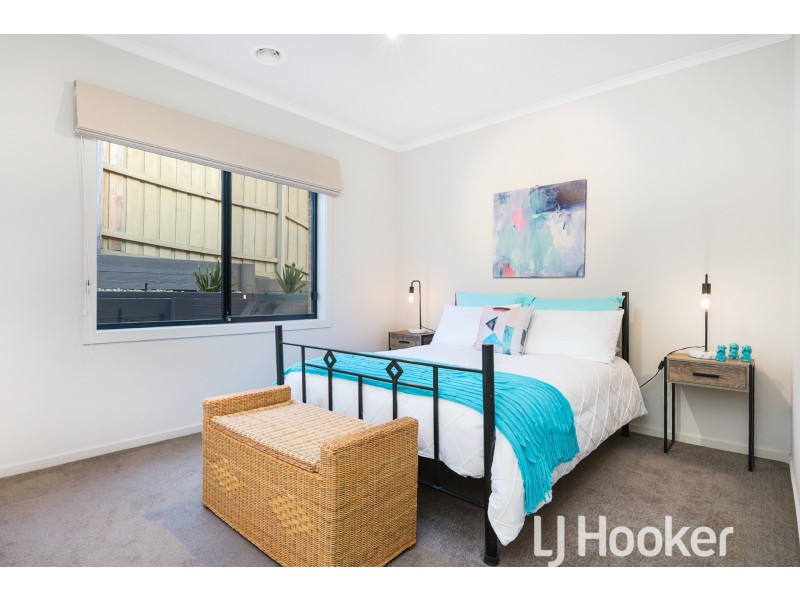 32 Bridgewater Boulevard, Berwick VIC 3806