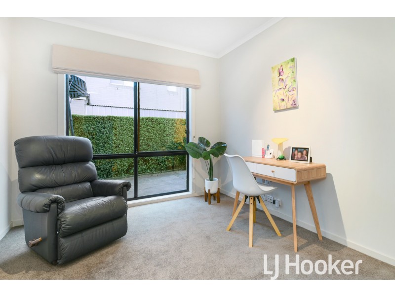 32 Bridgewater Boulevard, Berwick VIC 3806