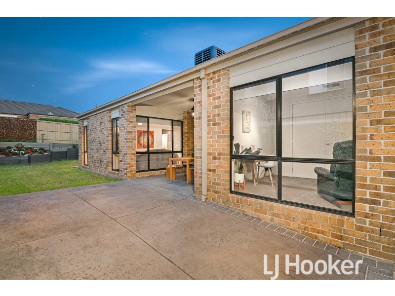 32 Bridgewater Boulevard, Berwick VIC 3806