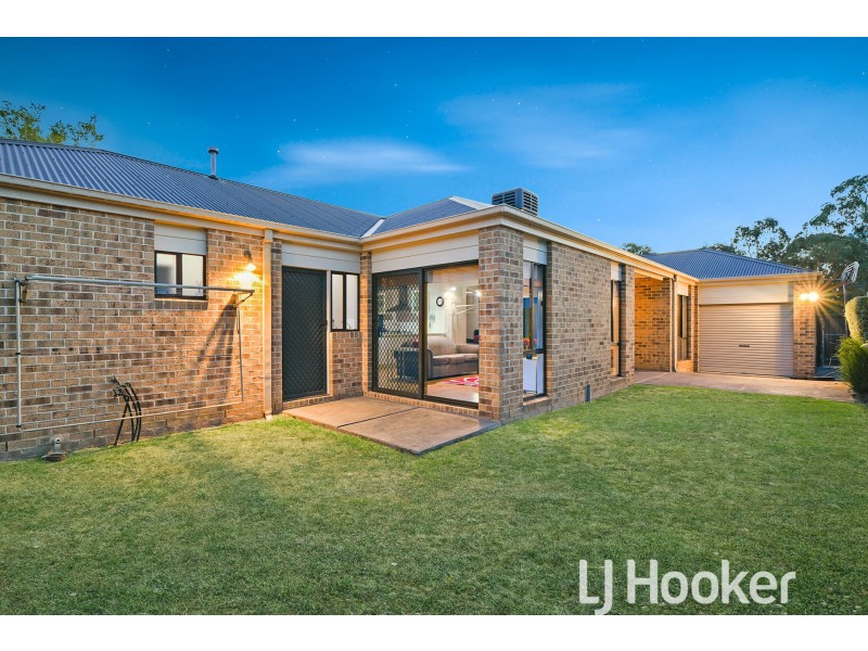 32 Bridgewater Boulevard, Berwick VIC 3806