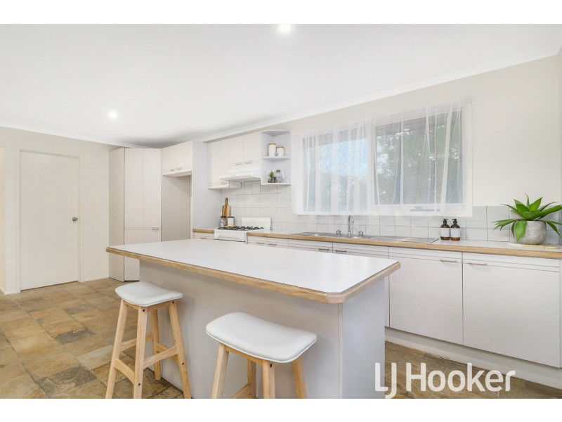 11 Redwood Court, Narre Warren VIC 3805