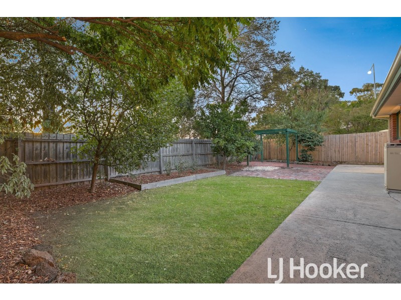 11 Redwood Court, Narre Warren VIC 3805