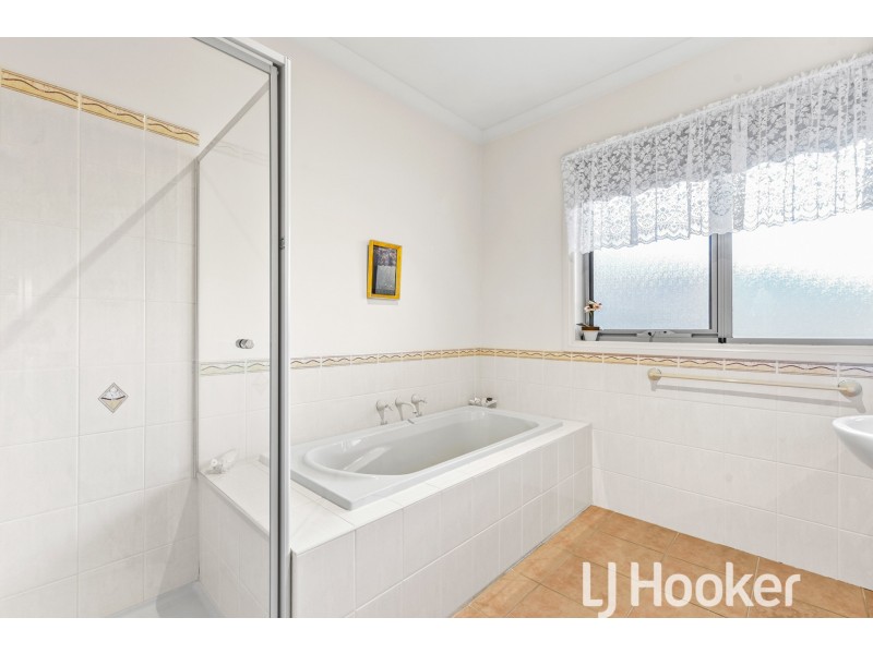 1/49 Lyall Road, Berwick VIC 3806