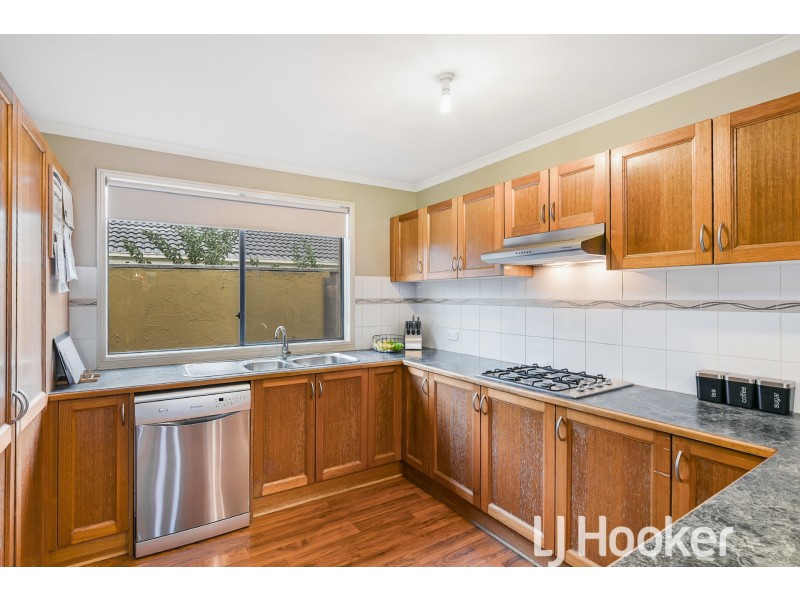 4 Tulip Grove, Cranbourne VIC 3977