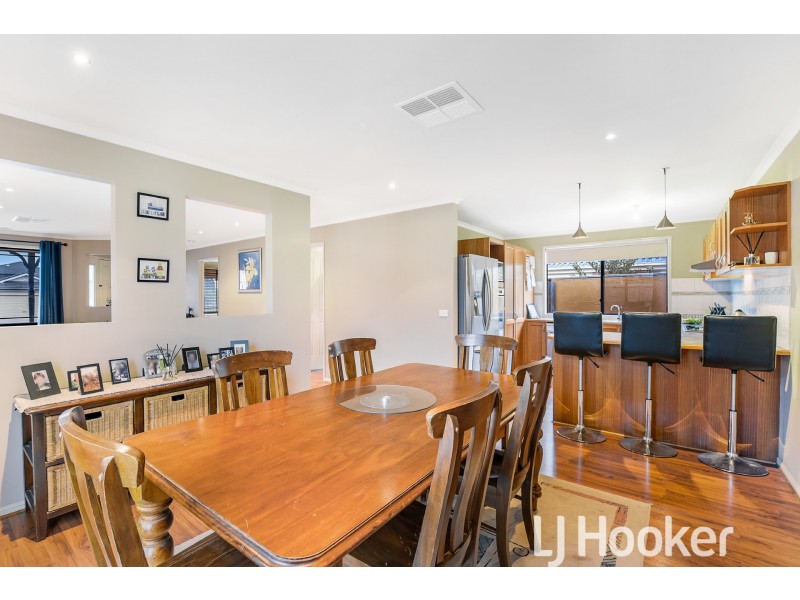 4 Tulip Grove, Cranbourne VIC 3977