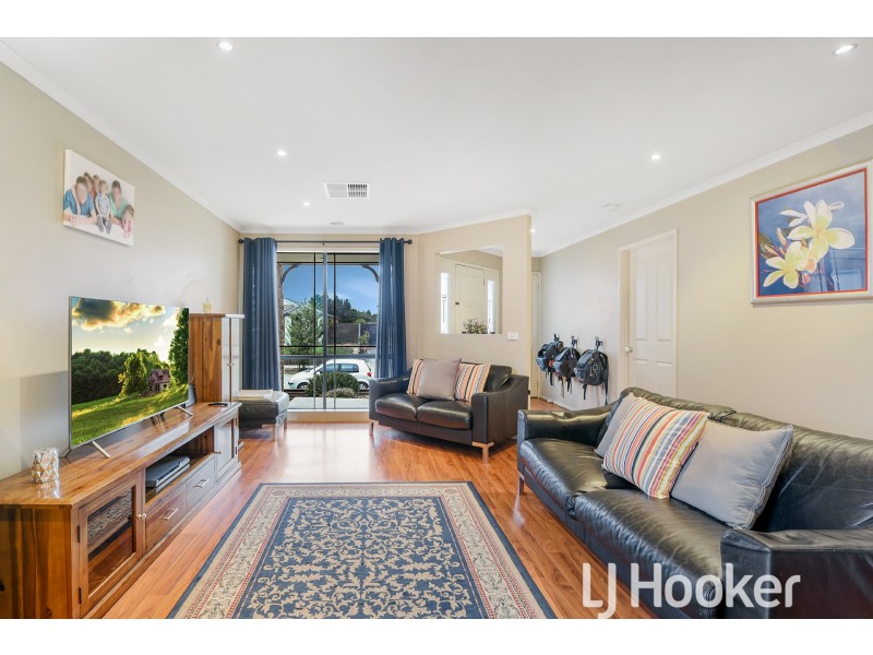 4 Tulip Grove, Cranbourne VIC 3977