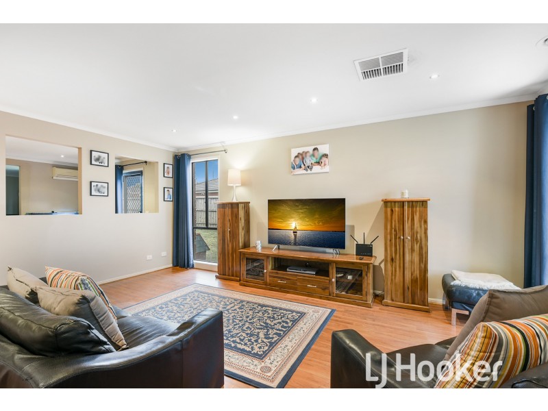 4 Tulip Grove, Cranbourne VIC 3977