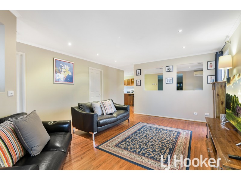 4 Tulip Grove, Cranbourne VIC 3977