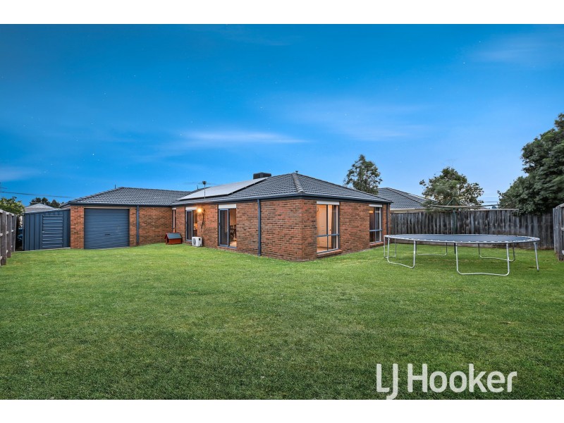 4 Tulip Grove, Cranbourne VIC 3977