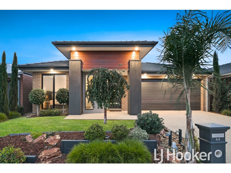 44 Strettle Crescent, Cranbourne North VIC 3977