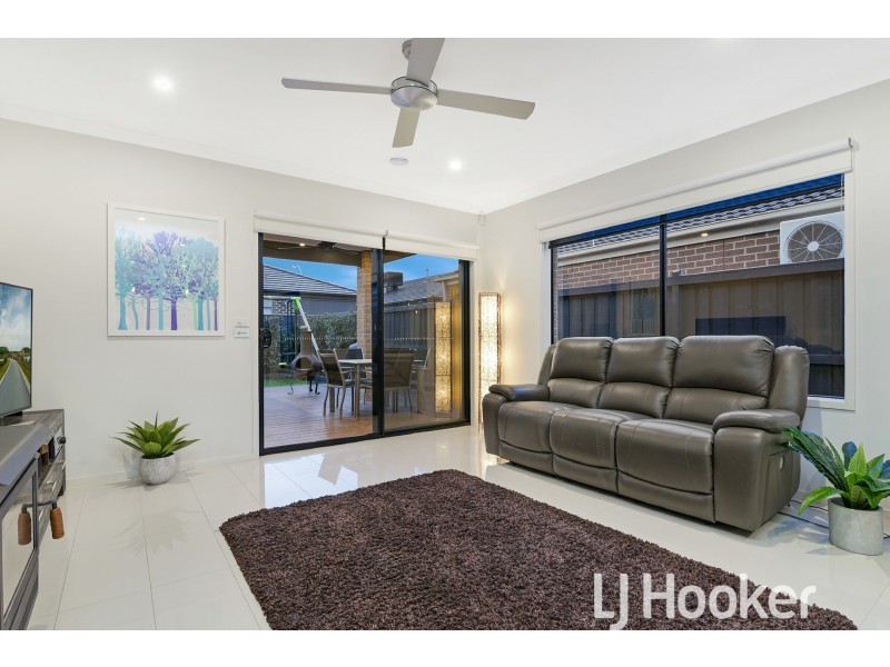 44 Strettle Crescent, Cranbourne North VIC 3977