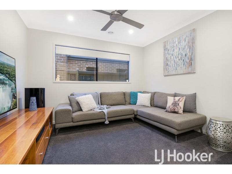 44 Strettle Crescent, Cranbourne North VIC 3977