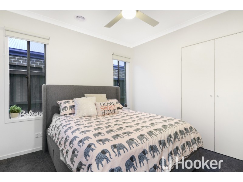 44 Strettle Crescent, Cranbourne North VIC 3977