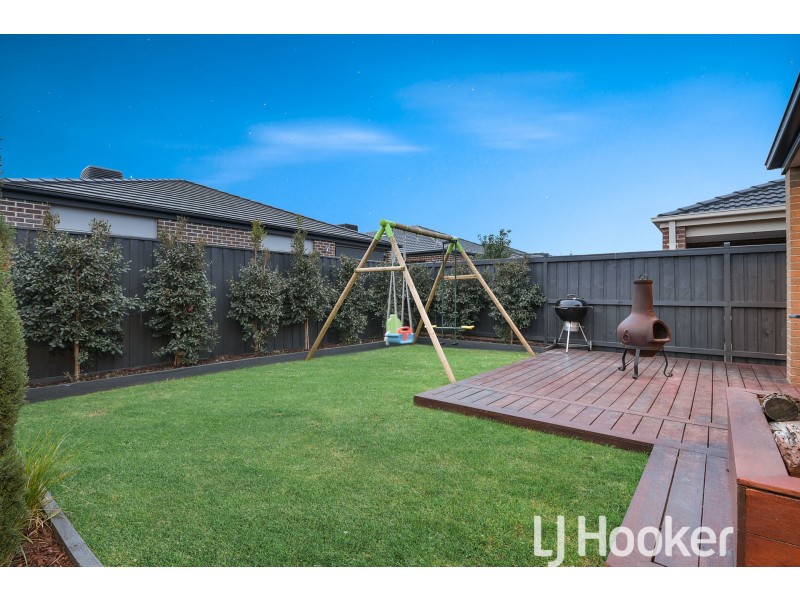 44 Strettle Crescent, Cranbourne North VIC 3977
