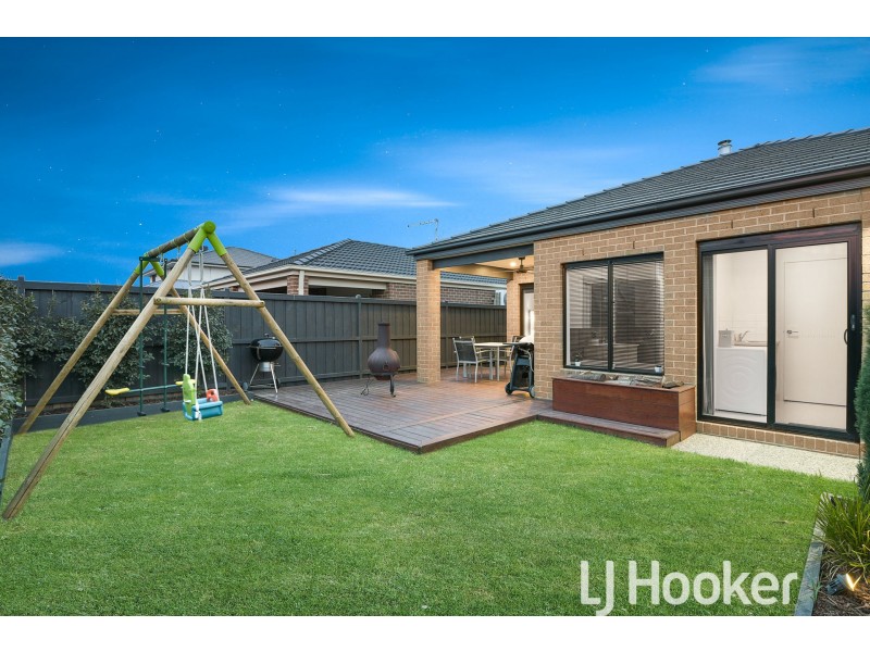 44 Strettle Crescent, Cranbourne North VIC 3977