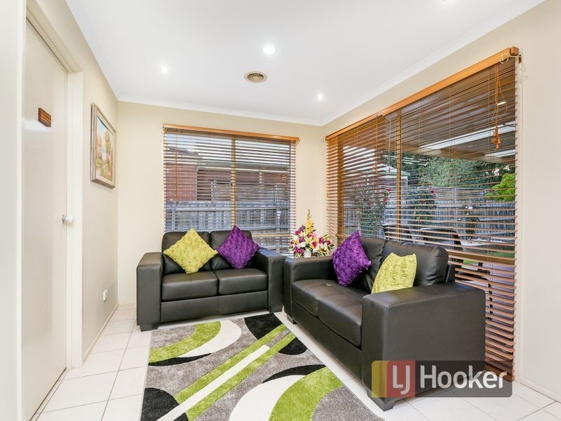 5 Lisburn Way, Berwick VIC 3806