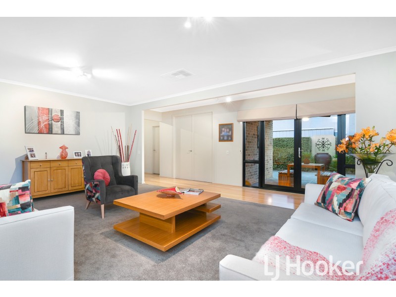 32 Bridgewater Boulevard, Berwick VIC 3806