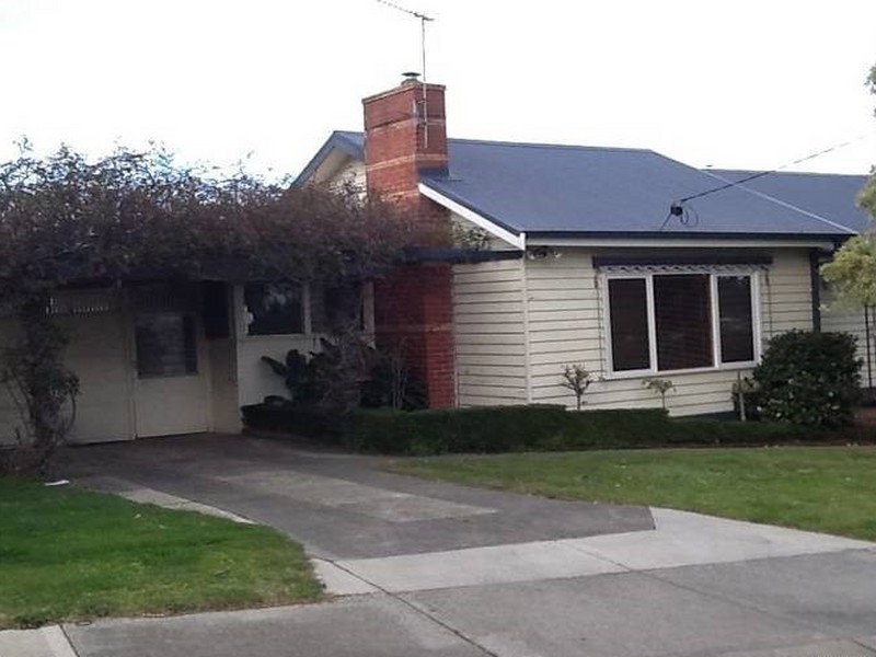 9 Mahon Avenue, Beaconsfield VIC 3807