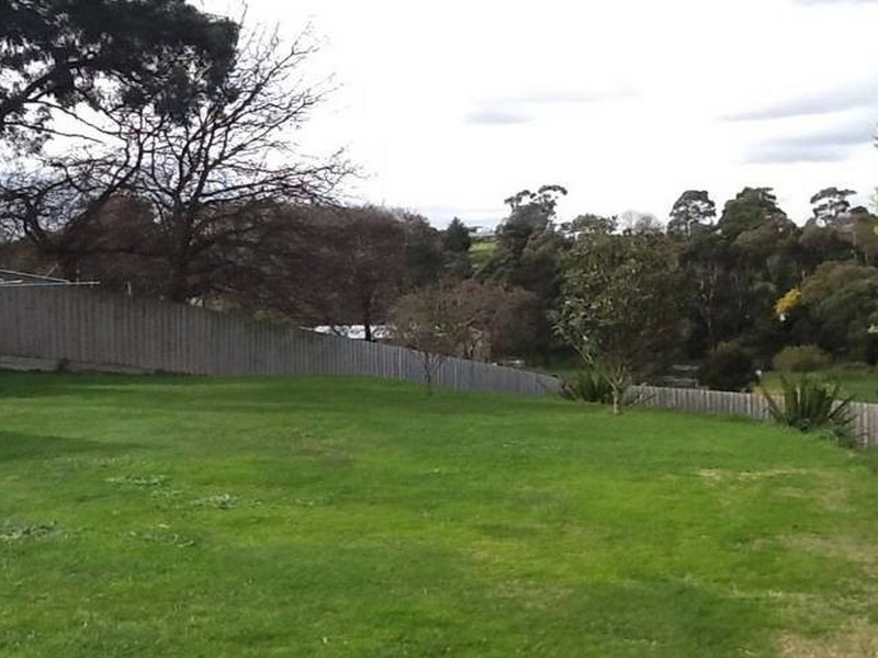 9 Mahon Avenue, Beaconsfield VIC 3807