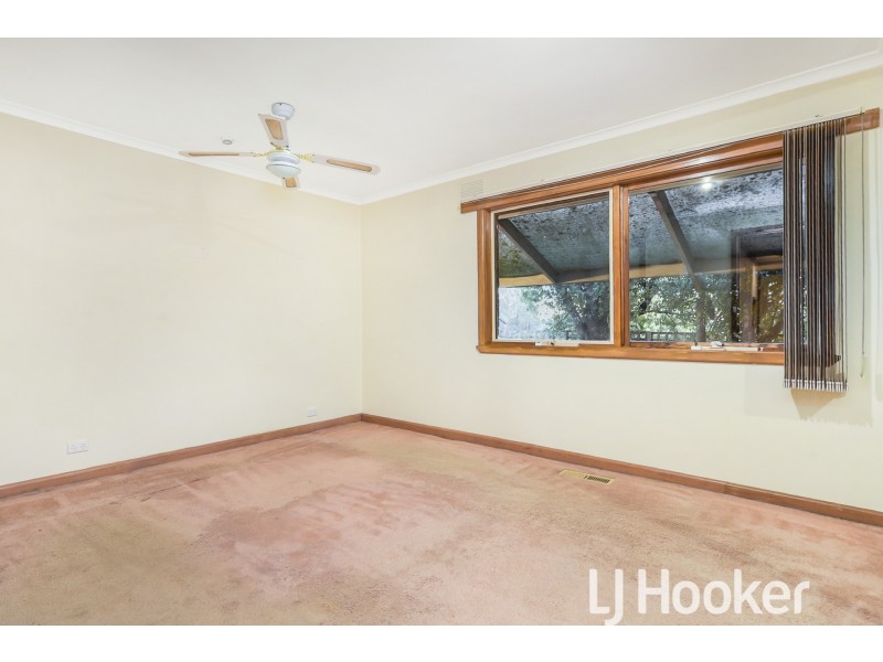 49 Saxonwood Drive, Narre Warren VIC 3805