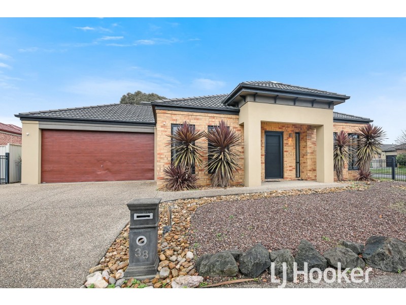 38 The Circuit, Pakenham VIC 3810