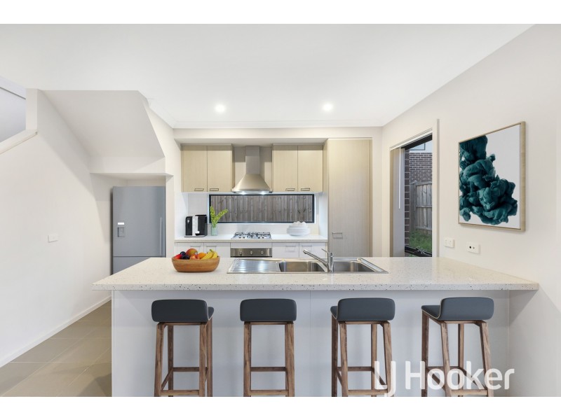 27 Barley Crescent, Clyde North VIC 3978