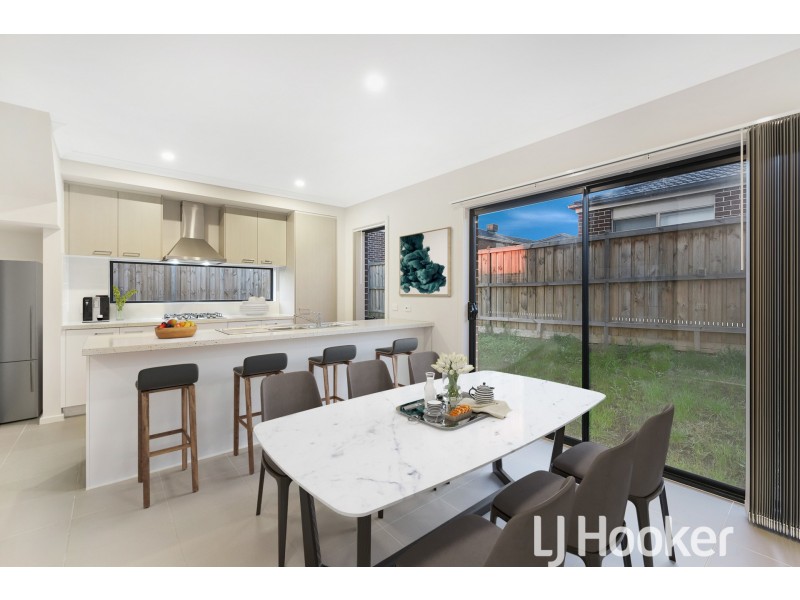 27 Barley Crescent, Clyde North VIC 3978