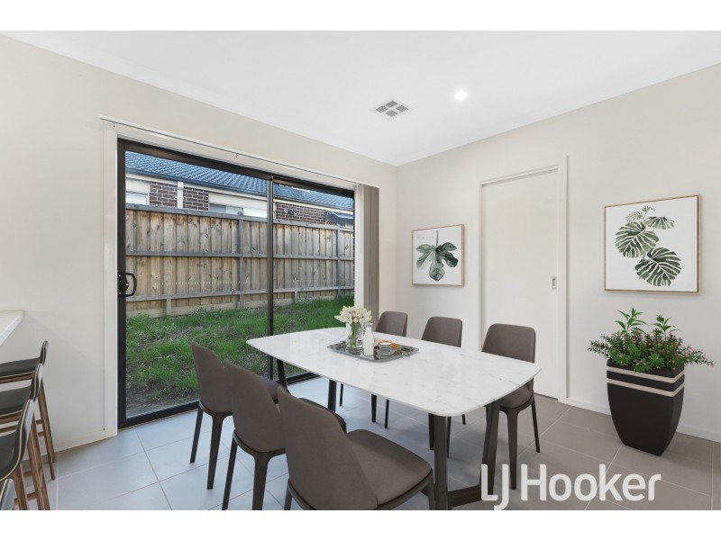 27 Barley Crescent, Clyde North VIC 3978