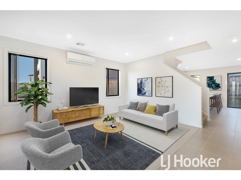 27 Barley Crescent, Clyde North VIC 3978