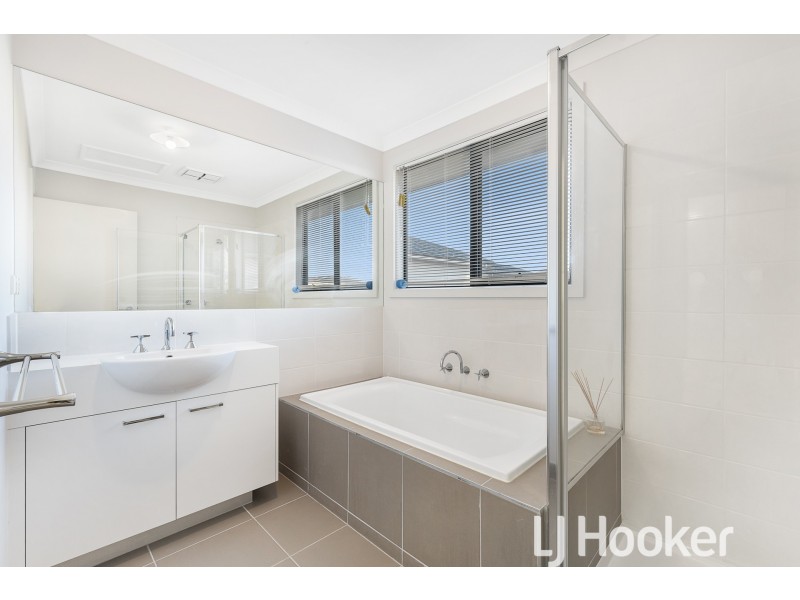 27 Barley Crescent, Clyde North VIC 3978