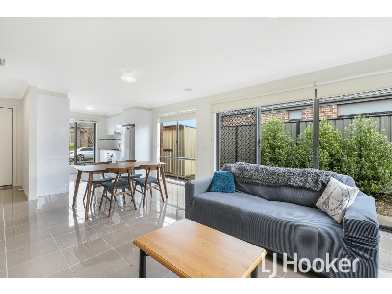 1 Nikolai Place, Clyde North VIC 3978