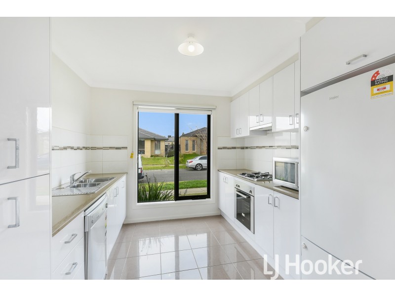 1 Nikolai Place, Clyde North VIC 3978