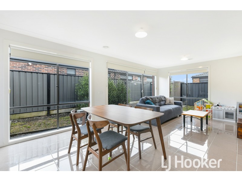 1 Nikolai Place, Clyde North VIC 3978