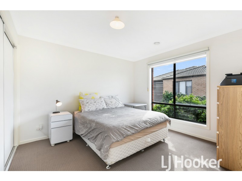 1 Nikolai Place, Clyde North VIC 3978