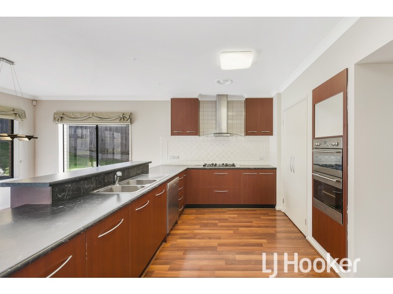 73 Berwick Springs Promenade, Narre Warren VIC 3805