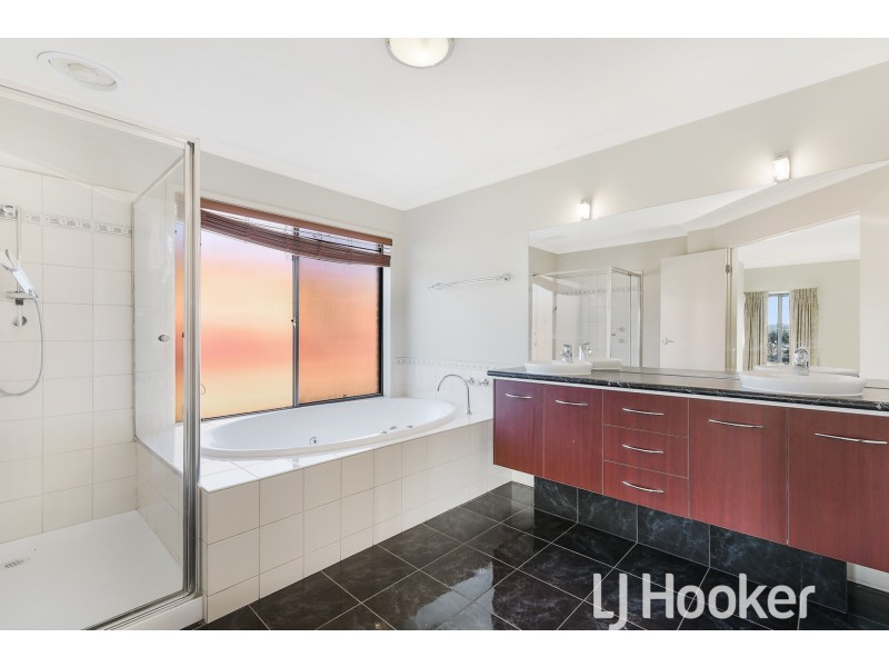 73 Berwick Springs Promenade, Narre Warren VIC 3805