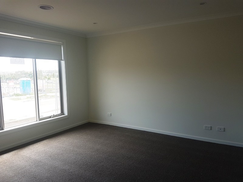 79 Rossiter Retreat, Cranbourne North VIC 3977