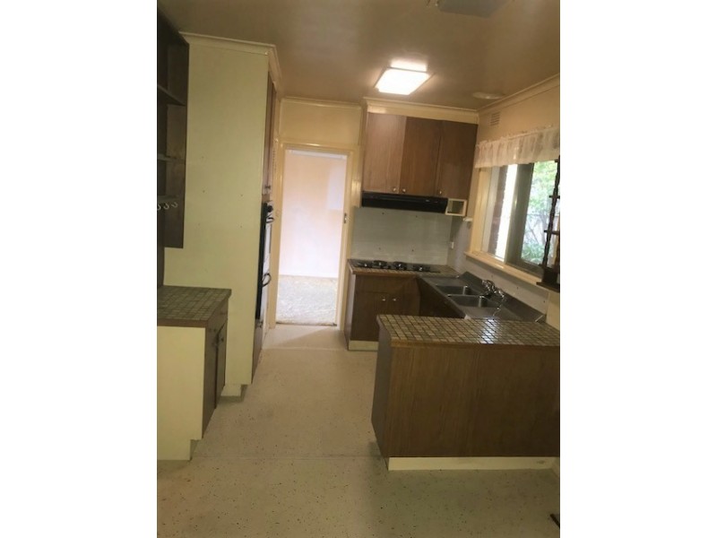 8 Anne Street, Berwick VIC 3806