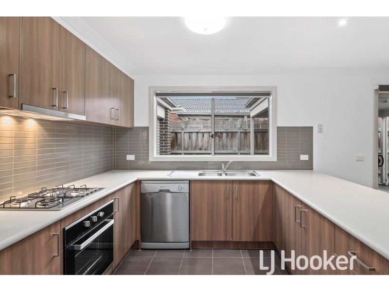 78 Thunderbolt Drive, Cranbourne East VIC 3977