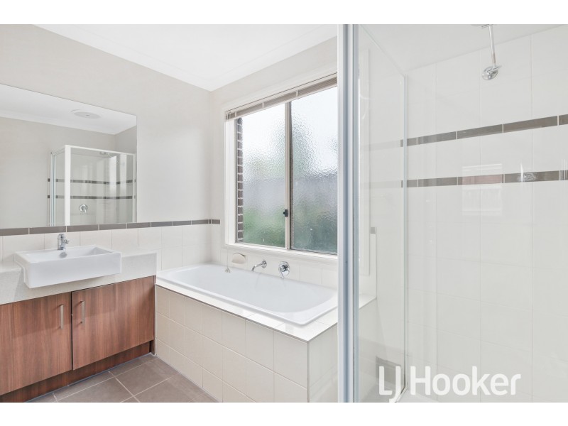 78 Thunderbolt Drive, Cranbourne East VIC 3977