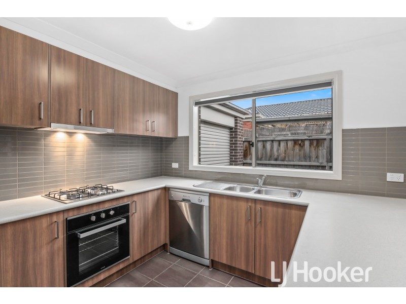 78 Thunderbolt Drive, Cranbourne East VIC 3977