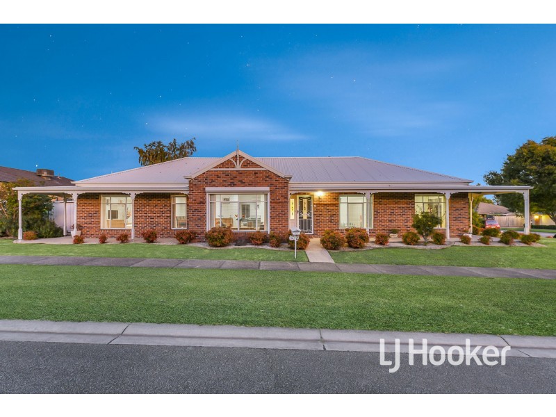 16 Astrid Court, Berwick VIC 3806