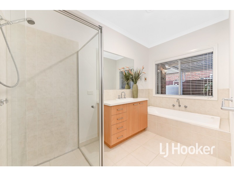 16 Astrid Court, Berwick VIC 3806