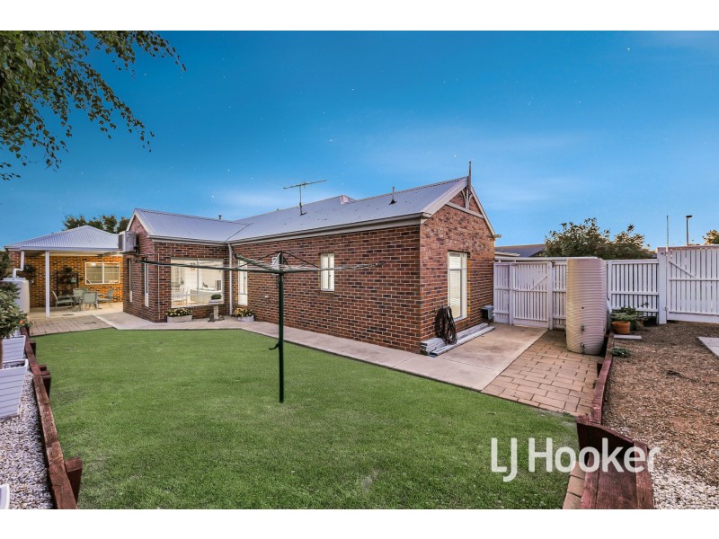 16 Astrid Court, Berwick VIC 3806