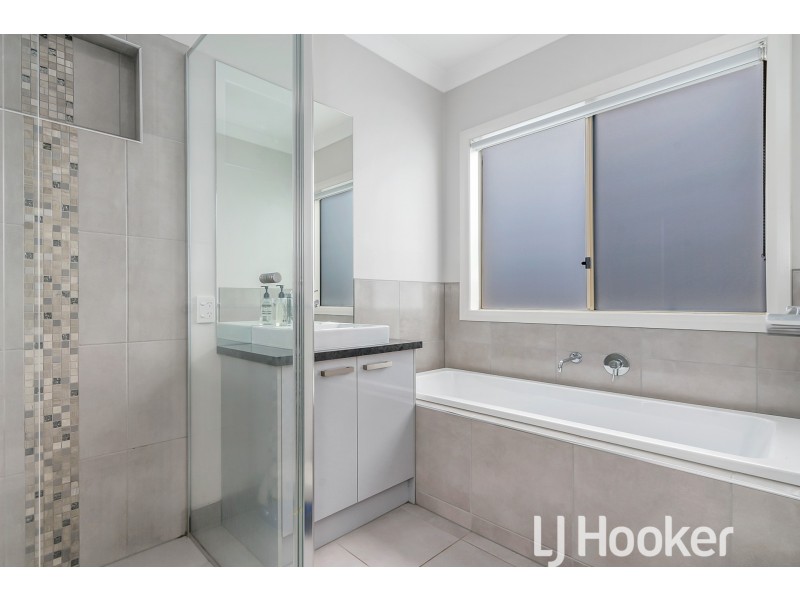 26 Macumba Drive, Clyde North VIC 3978