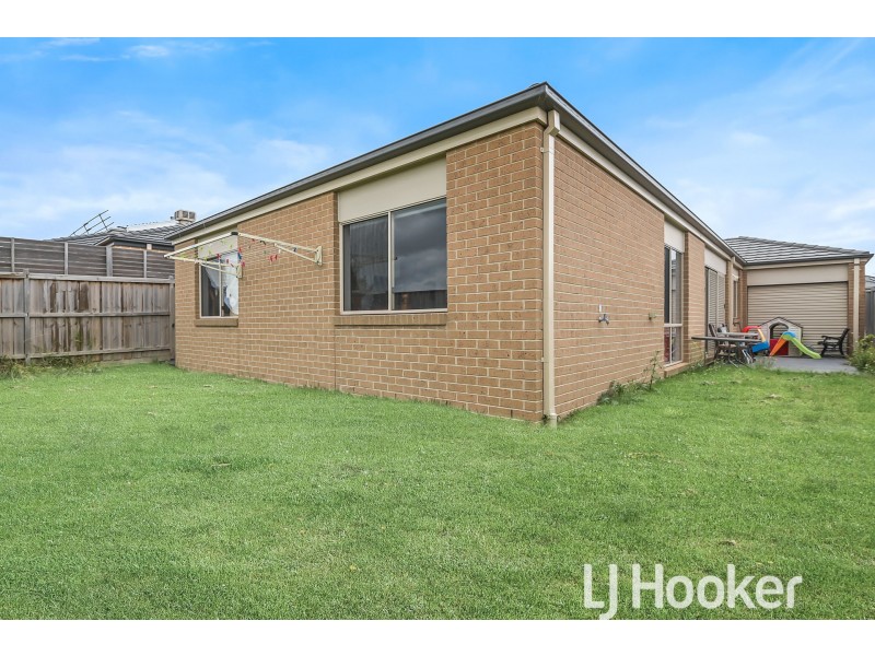 26 Macumba Drive, Clyde North VIC 3978