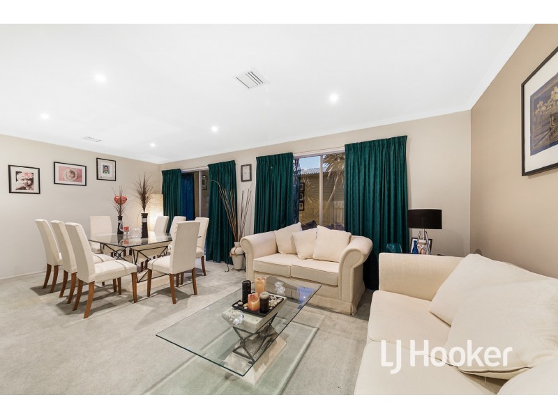 215 Monahans Road, Cranbourne West VIC 3977