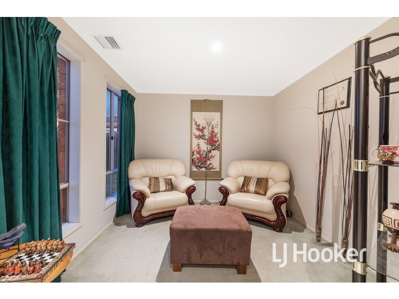 215 Monahans Road, Cranbourne West VIC 3977