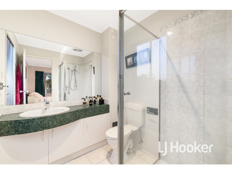 215 Monahans Road, Cranbourne West VIC 3977